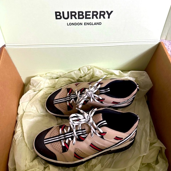 Like new! Classic Burberry Low Top Sneakers Men's Arthur - Picture 1 of 10